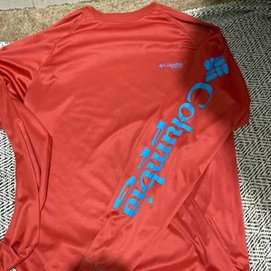 A cute PFG columbia fishing gear. Size Small.